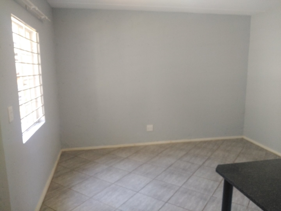 To Let 2 Bedroom Property for Rent in Van Der Hoff Park North West